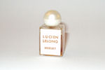 Photo&nbsp;&copy;&nbsp;Les-parfums.info le site Lelong - Indiscret - Bouchon perle hauteur 3 cm du coffret Opéra voir le coffret