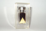 Photo © Les-parfums.info le site Revlon - Intimate - 1/8 fl oz dans une boite plstique Photo © Les-parfums.info le site Revlon - Intimate - 1/8 fl oz dans une boite plstique