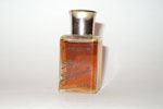 Photo © Les-parfums.info le site Schiaparelli - Shocking - Hauteur 4.8 cm Photo © Les-parfums.info le site Schiaparelli - Shocking - Hauteur 4.8 cm