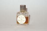 Photo © Les-parfums.info le site Schiaparelli - Le Six - Hauteur 3.4 cm Photo © Les-parfums.info le site Schiaparelli - Le Six - Hauteur 3.4 cm