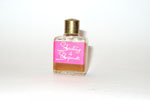 Photo © Les-parfums.info le site Schiaparelli - Shocking - Hauteur 3.5 cm bouchon Laiton Photo © Les-parfums.info le site Schiaparelli - Shocking - Hauteur 3.5 cm bouchon Laiton