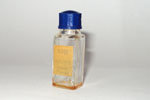 Photo © Les-parfums.info le site Godet - Rose - Bouchon Bakelite Hauteur 4 cm Photo © Les-parfums.info le site Godet - Rose - Bouchon Bakelite Hauteur 4 cm