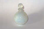 Photo © Les-parfums.info le site Coty - Asuma - Petit flacon boule moulé en verre teinté blanc bouchon verre bottle made in france en dessous hauteur 5.5 cm environ ( à verifier ) Photo © Les-parfums.info le site Coty - Asuma - Petit flacon boule moulé en verre teinté blanc bouchon verre bottle made in france en dessous hauteur 5.5 cm environ ( à verifier )