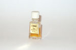 Photo © Les-parfums.info le site Coty - L'Aimant - Etiquette Doré bouchon Strié Hauteur 4 cm Photo © Les-parfums.info le site Coty - L'Aimant - Etiquette Doré bouchon Strié Hauteur 4 cm