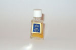 Photo © Les-parfums.info le site Coty - Styx - Etiquette bleu bouchon Strié Hauteur 4 cm Photo © Les-parfums.info le site Coty - Styx - Etiquette bleu bouchon Strié Hauteur 4 cm