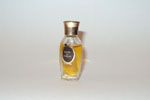 Photo © Les-parfums.info le site Corday - Fame - 2.3 ml bouchon plastique Photo © Les-parfums.info le site Corday - Fame - 2.3 ml bouchon plastique
