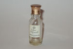 Photo © Les-parfums.info le site Molyneux - Rue Royale - bouchon métal Hauteur 4.5 cm Photo © Les-parfums.info le site Molyneux - Rue Royale - bouchon métal Hauteur 4.5 cm