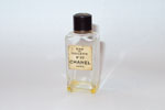 Photo © Les-parfums.info le site Chanel - N° 22 - Eau de toilette Hauteur 5.1 cm 80 ° Photo © Les-parfums.info le site Chanel - N° 22 - Eau de toilette Hauteur 5.1 cm 80 °
