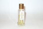 Photo © Les-parfums.info le site Caron - Fleurs de Rocaille - Testeur tige plastique eau de toilette Hauteur 6.6 cm Photo © Les-parfums.info le site Caron - Fleurs de Rocaille - Testeur tige plastique eau de toilette Hauteur 6.6 cm