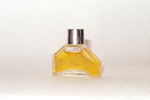 Photo © Les-parfums.info le site Caron - Infini - Bouchon Argent ss serigraphie Hauteur 2.7 cm Photo © Les-parfums.info le site Caron - Infini - Bouchon Argent ss serigraphie Hauteur 2.7 cm