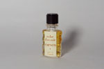 Photo © Les-parfums.info le site Carven - Robe d' un Soir - Bouchon Bakelite noir hauteur 3.7 cm Photo © Les-parfums.info le site Carven - Robe d' un Soir - Bouchon Bakelite noir hauteur 3.7 cm