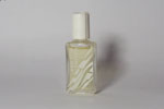 Photo © Les-parfums.info le site Carven - Eau Vive - Bouchon hélicoïdale hauteur 5.8 cm Photo © Les-parfums.info le site Carven - Eau Vive - Bouchon hélicoïdale hauteur 5.8 cm