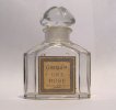 Photo © Les-parfums.info le site Guerlain - Une Rose - Flacon du parfum bouchon quadrilobé cristal de Baccarat 