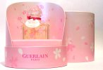 Photo © Les-parfums.info le site Guerlain - Cherry Blossom - Flacon du parfum bouchon quadrilobé  en verre 7.5 ml