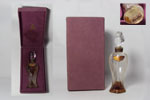 Photo&nbsp;&copy;&nbsp;Les-parfums.info le site Guerlain - Shalimar - Flacon type Amphore 1955 bouchon tulipe en verre hauteur 11.5 cm drapé givré 15 ml