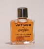 Photo © Les-parfums.info le site Guerlain - Vetiver - Bouchon doré 4 ml eau de toilette mod 1983