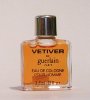 Photo&nbsp;&copy;&nbsp;Les-parfums.info le site Guerlain - Vetiver - Bouchon doré 4 ml eau de toilette mod 1983