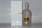 Photo © Les-parfums.info le site Guerlain - Vetiver - Flacon abeille Eau de toilette 500 ml étiquette Doré