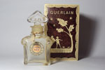 Photo © Les-parfums.info le site Guerlain - L'Heure Bleue - Flacon du parfum 120 ml hauteur 13.5 cm bouchon émeri en cristal de Bacarat signé