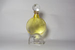 Photo © Les-parfums.info le site Guerlain - Nahéma - Flacon du parfum Factice en verre coloré 1978 hauteur 13.5 cm