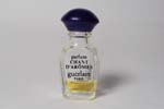 Photo © Les-parfums.info le site Guerlain - Chant D'Aromes - Bouchon bleu clipé 1 ou 2 ml