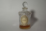Photo&nbsp;&copy;&nbsp;Les-parfums.info le site Guerlain - Muguet - Flacon Louis XVI parfum 60 ml Bouchon émeri hauteur hauteur 11 cm 