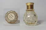 Photo © Les-parfums.info le site Patou - Lasso - Framboise bouchon métal Hauteur 3.7 cm Photo © Les-parfums.info le site Patou - Lasso - Framboise bouchon métal Hauteur 3.7 cm