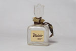 Photo © Les-parfums.info le site Raphael - Plaisir - Flacon du parfum bouchon en verre émerisé Hauteur 5.1 cm Photo © Les-parfums.info le site Raphael - Plaisir - Flacon du parfum bouchon en verre émerisé Hauteur 5.1 cm