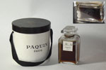 Photo © Les-parfums.info le site Paquin - 9 x 9 - Flacon du parfum en cristal de Baccarat hauteur 7.3 cm n° 124 sous le flacon bouchon émeri Scellé Photo © Les-parfums.info le site Paquin - 9 x 9 - Flacon du parfum en cristal de Baccarat hauteur 7.3 cm n° 124 sous le flacon bouchon émeri Scellé