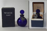 Photo © Les-parfums.info le site Worth - Je Reviens - Flacon du parfum en verre bleu Hauteur 6 cm environ bonchon en verre émerisé scellé vide Photo © Les-parfums.info le site Worth - Je Reviens - Flacon du parfum en verre bleu Hauteur 6 cm environ bonchon en verre émerisé scellé vide