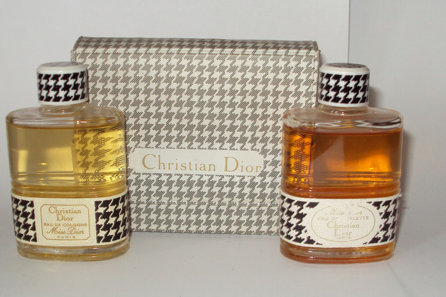 Miniature Miss Dior de Dior Pochette comprenent 1 flacon Eau de toilette 1 Fl Oz et 1 flacon Eau de cologne 1 Fl Oz <br/>  ( je ne suis pas sur que le flacon de l'eau de toilette soit le bon ) 