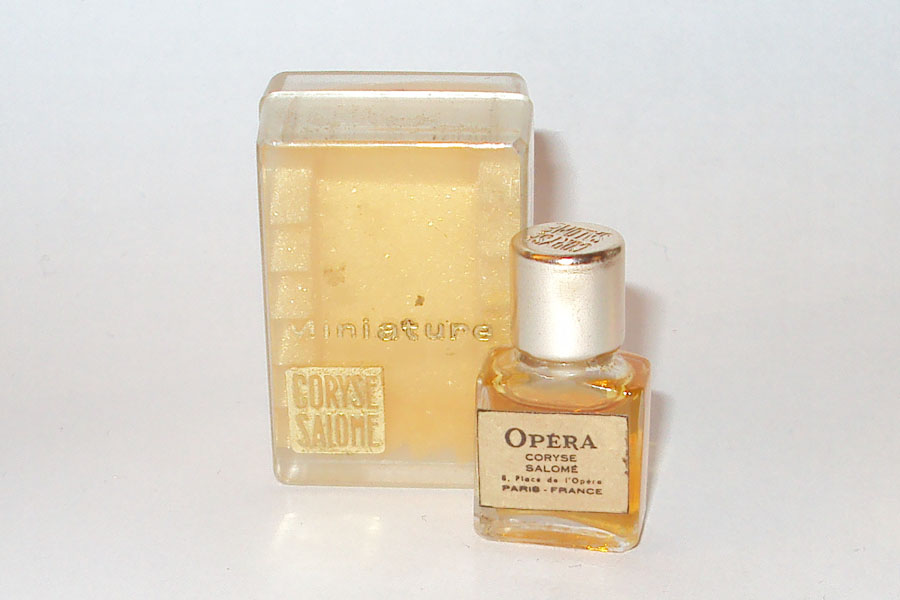 Miniature Opéra de Coryse et Salomé Hauteur  3 cm 