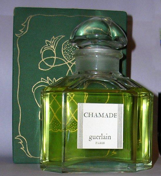 Photo&nbsp;&copy;&nbsp;Chamade - Flacon du parfum bouchon quadrilobé  250 ml bouchon émeri ht 13.8 cm
