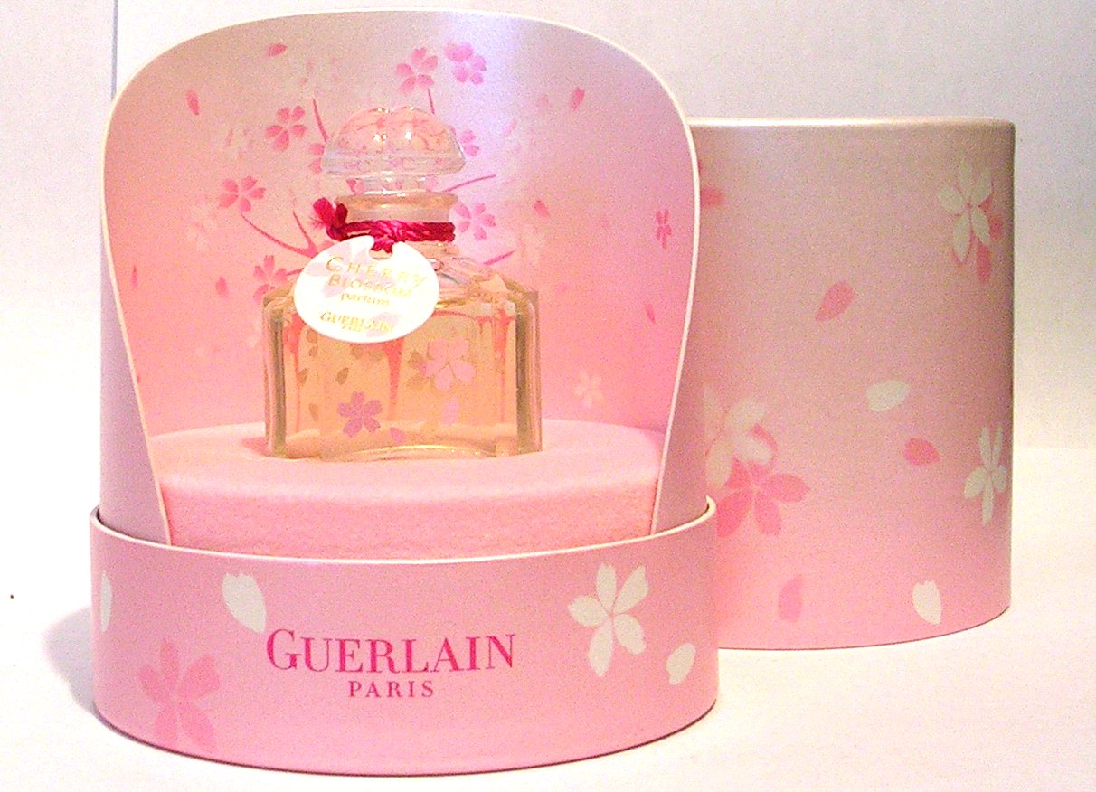 Flacon Cherry Blossom de Guerlain Flacon du parfum bouchon quadrilobé  en verre 7.5 ml 