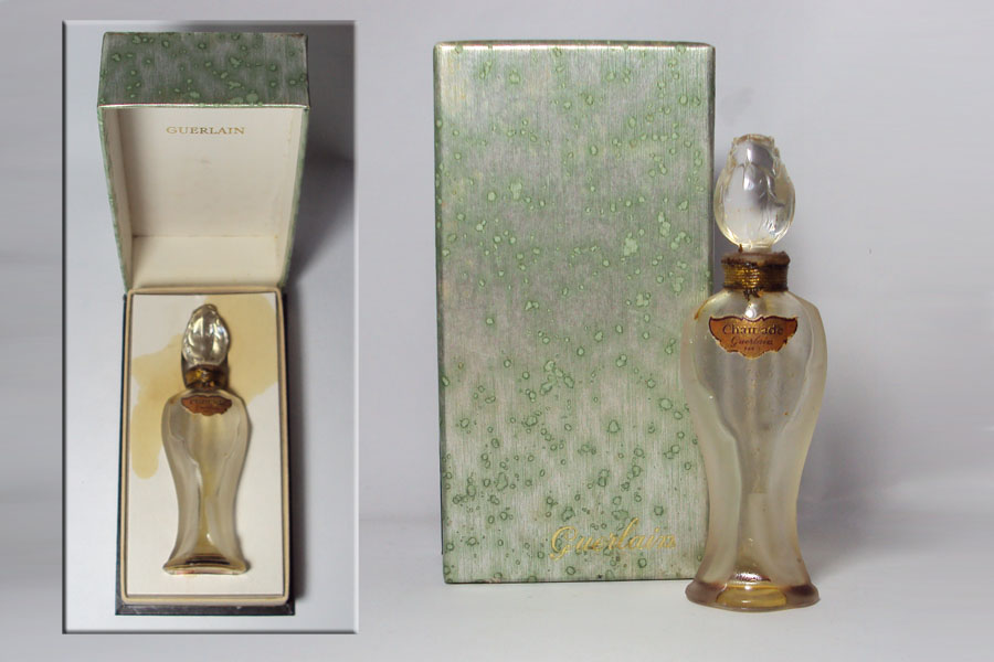 Flacon Chamade de Guerlain Flacon type Amphore 1955 bouchon tulipe en verre hauteur 11.5 cm drapé givré 15 ml 