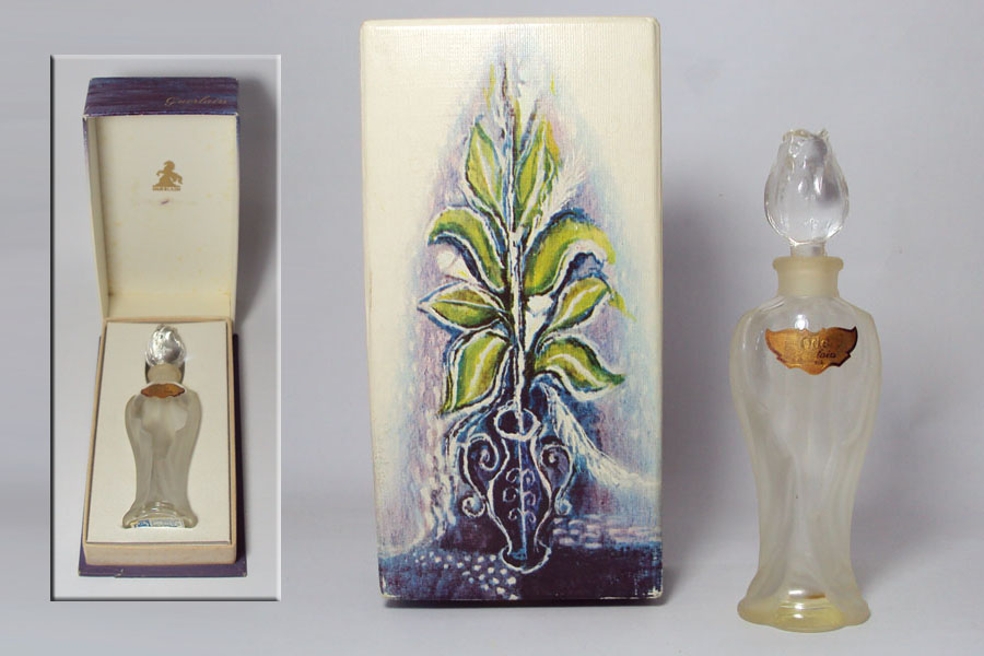 Photo&nbsp;&copy;&nbsp;Ode - Flacon type Amphore 1955 bouchon tulipe en verre hauteur 11.5 cm drapé givré 15 ml