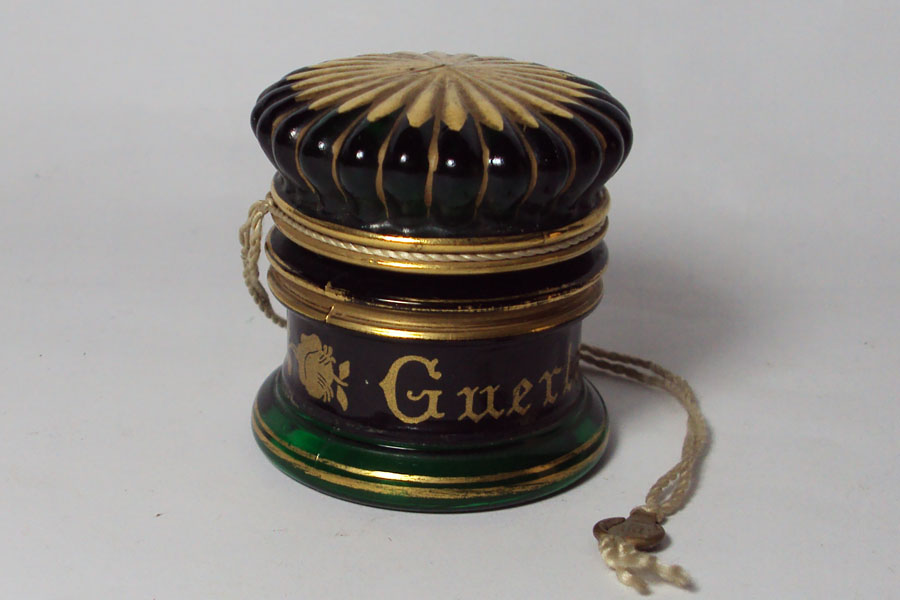 Photo&nbsp;&copy;&nbsp;Rose du Moulin Iris - Pot à crème en verre