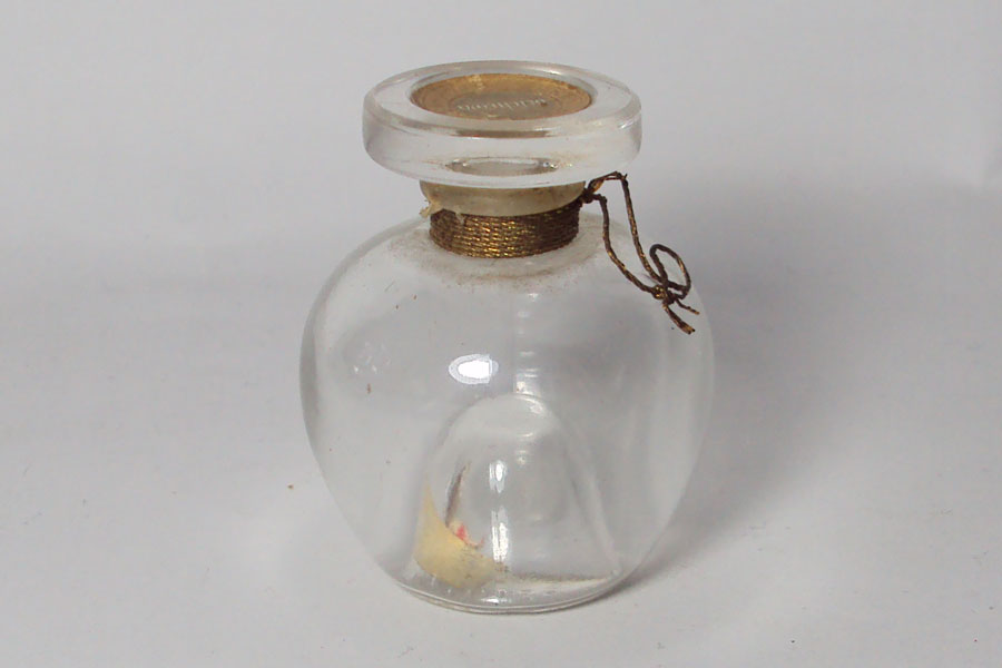 Flacon Detchéma de Revillon Bouchon émeri  hauteur 4.6 cm  