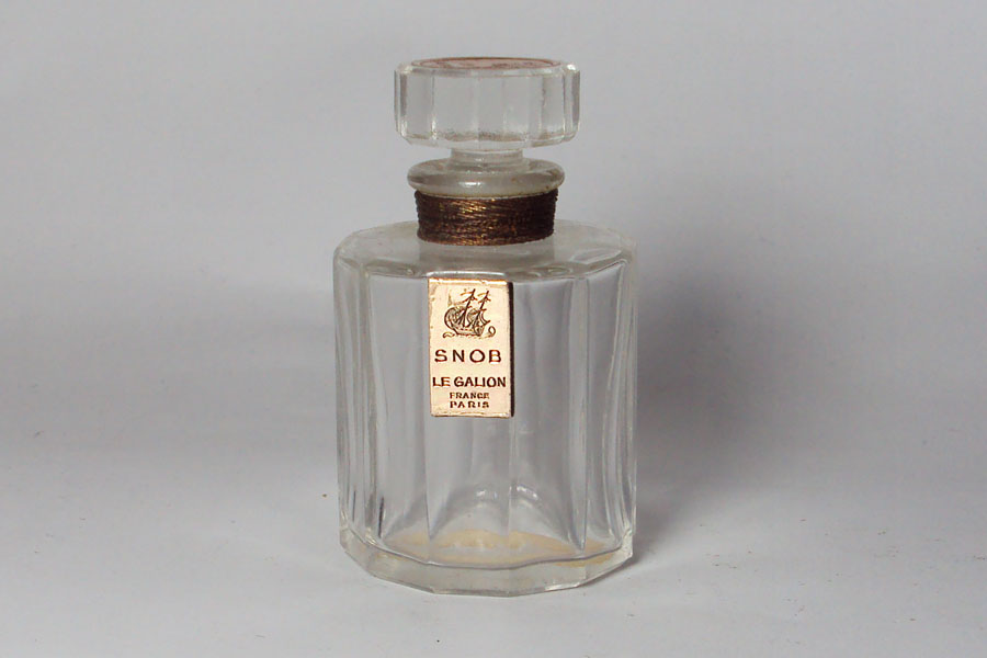 Flacon Snob de Le Galion Bouchon boule émeri hauteur 5.3 cm étiquette doré sur le bouchon 