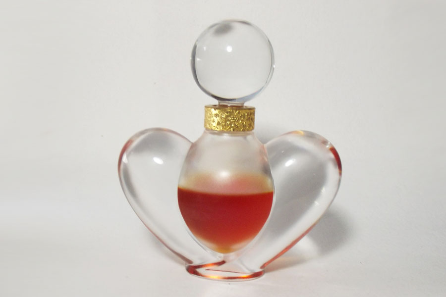 Flacon Farouche de Ricci Nina Flacon du parfum Hauteur 12.3 cm Bouchon en verre  