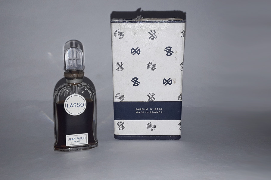 Photo&nbsp;&copy;&nbsp;Lasso - Flacon du parfum Hauteur 7.8 cm scellÃ© bouchon en verre avec tige testeur